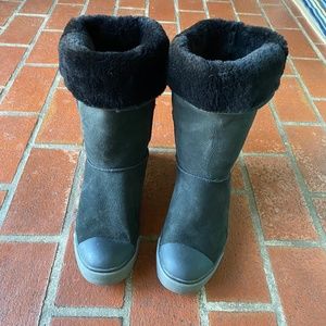 NWOT UGG Delanie Boots
